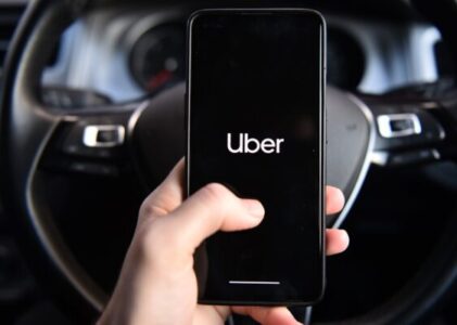 Uber Eats llegó a Córdoba con La Mona y una campaña cargada de identidad local