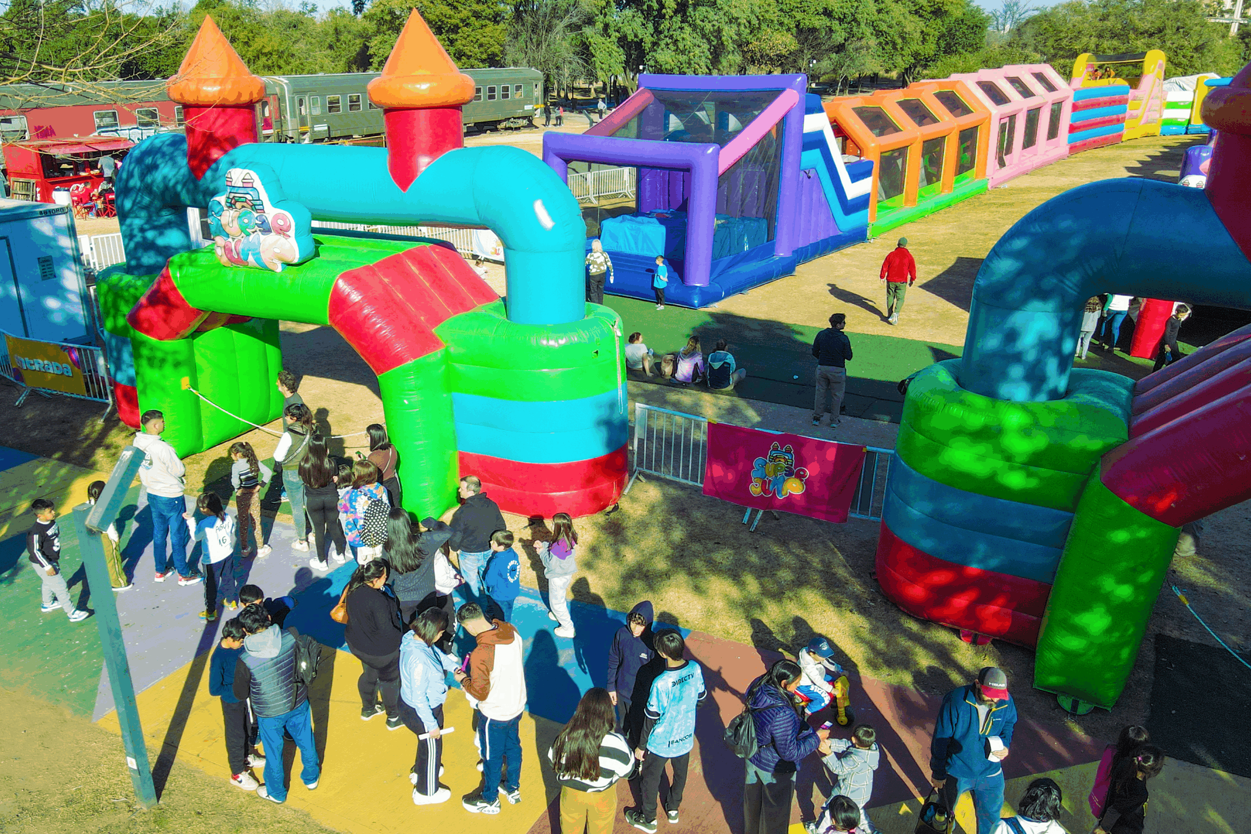 Super Jump llegó a Córdoba: el parque inflable más grande del país, en el Parque del Chateau