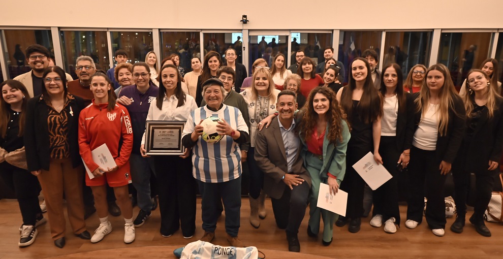 Homenaje de la Legislatura a la futbolista Betina Soriano por su trayectoria en la Selección Argentina y en el Club Belgrano