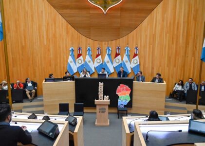 La Legislatura recibió a participantes del Parlamento Provincial de Jóvenes y Adultos