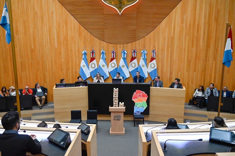 La Legislatura recibió a participantes del Parlamento Provincial de Jóvenes y Adultos