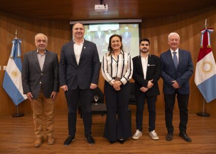 Legislatura: se debatió el presente y futuro de la educación en un conversatorio liderado por Prunotto