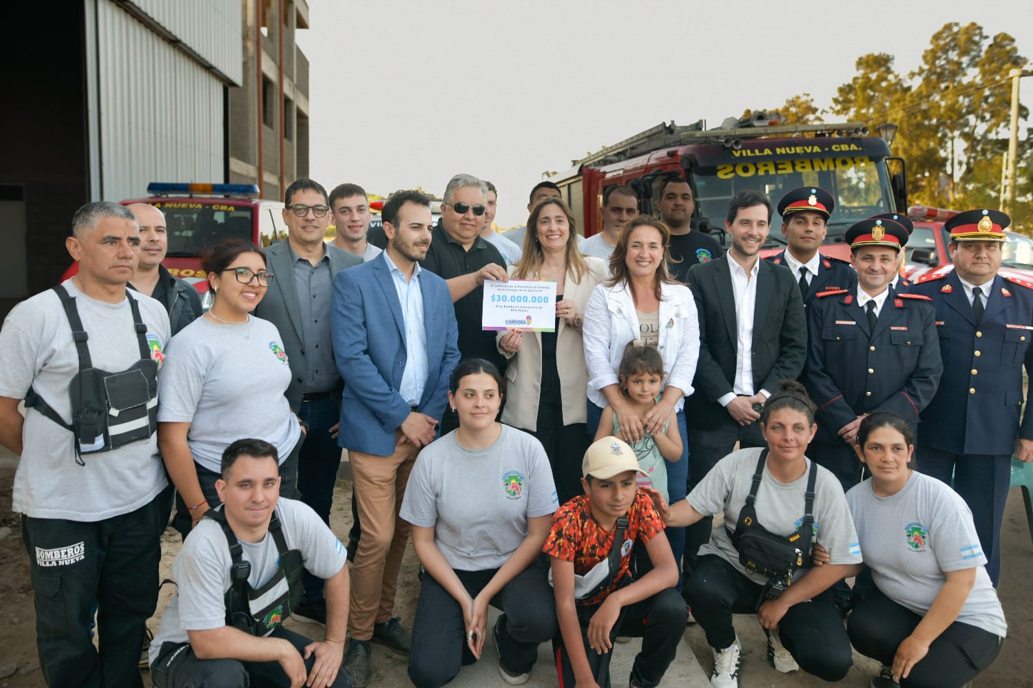 La vicegobernadora Prunotto entregó un importante aporte provincial a los Bomberos Voluntarios de Villa Nueva