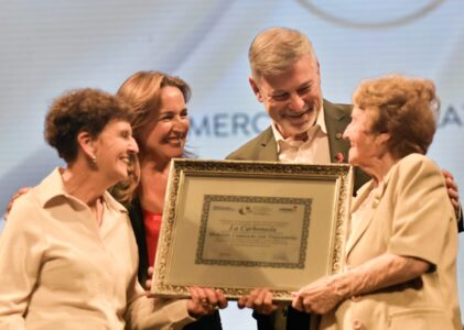 La vicegobernadora Prunotto encabezó la entrega de los premios “Manuel Belgrano”, una distinción al comercio cordobés, con la presencia del viceintendente Pretto.