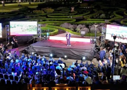 Córdoba dio inicio oficialmente a la temporada de verano 2025/2026 con un gran show de lanzamiento encabezado por el gobernador Llaryora