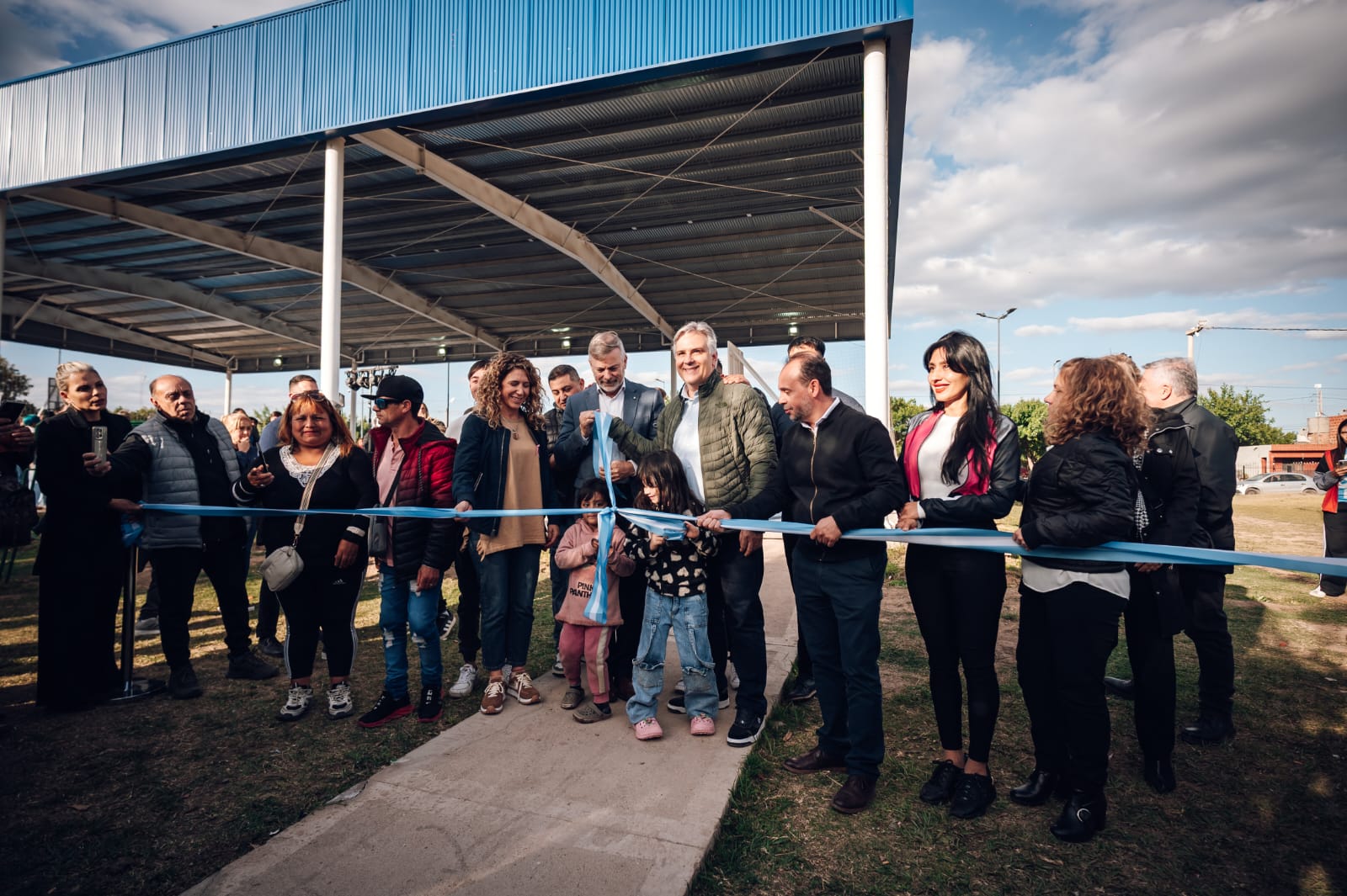 Nuevo Polideportivo Social en barrio 16 de Noviembre: Llaryora y Pretto encabezaron la inauguración