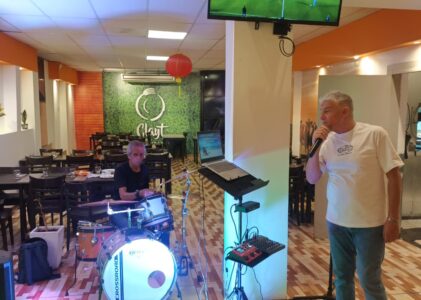 Clayt Córdoba, el gran diente libre de la ciudad, presenta una propuesta única para celebrar las noches vísperas de Navidad y Año Nuevo.