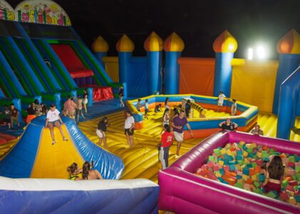Llegó Inflalandia a Córdoba: un mundo inflable para que grandes y chicos puedan disfrutar