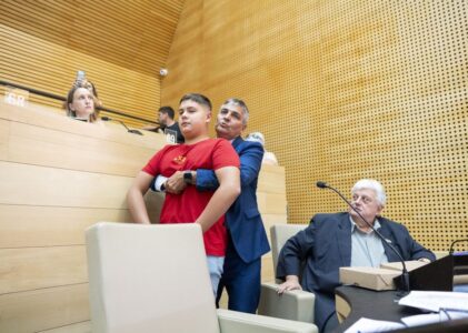 La Legislatura aprobó la obligatoriedad de carteles sobre la maniobra de Heimlich en lugares públicos