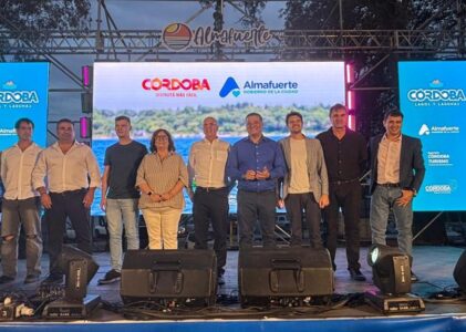 Almafuerte abrió la temporada con un lanzamiento histórico y la presentación del Mes de los Lagos y las Lagunas