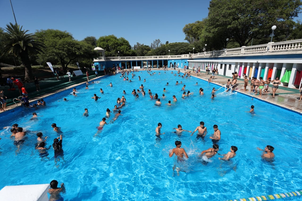 Verano 2025–2026: las piletas municipales abren este sábado — todo lo que tenés que saber