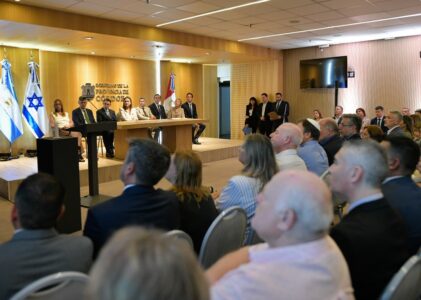 Córdoba conmemoró el Día Internacional en Memoria de las Víctimas del Holocausto en un acto encabezado por Prunotto y Passerini