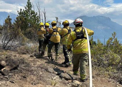 Orgullo cordobés: regresaron los bomberos que combatieron los incendios en Chubut, Prunotto destacó su desempeño