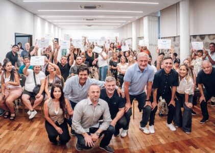 50 Centros Vecinales Reciben Fondos para Mejorar la Infraestructura y Actividades Barriales con el Programa Codo a Codo