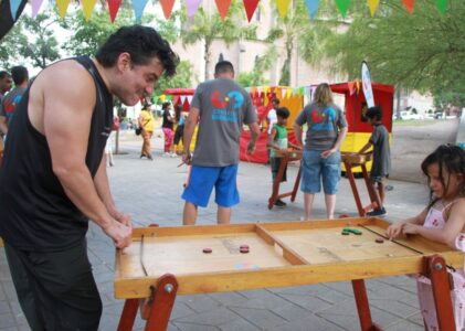 Kermés Cultural llega a los barrios con juegos, música y cine al aire libre: aquí la grilla de actividades