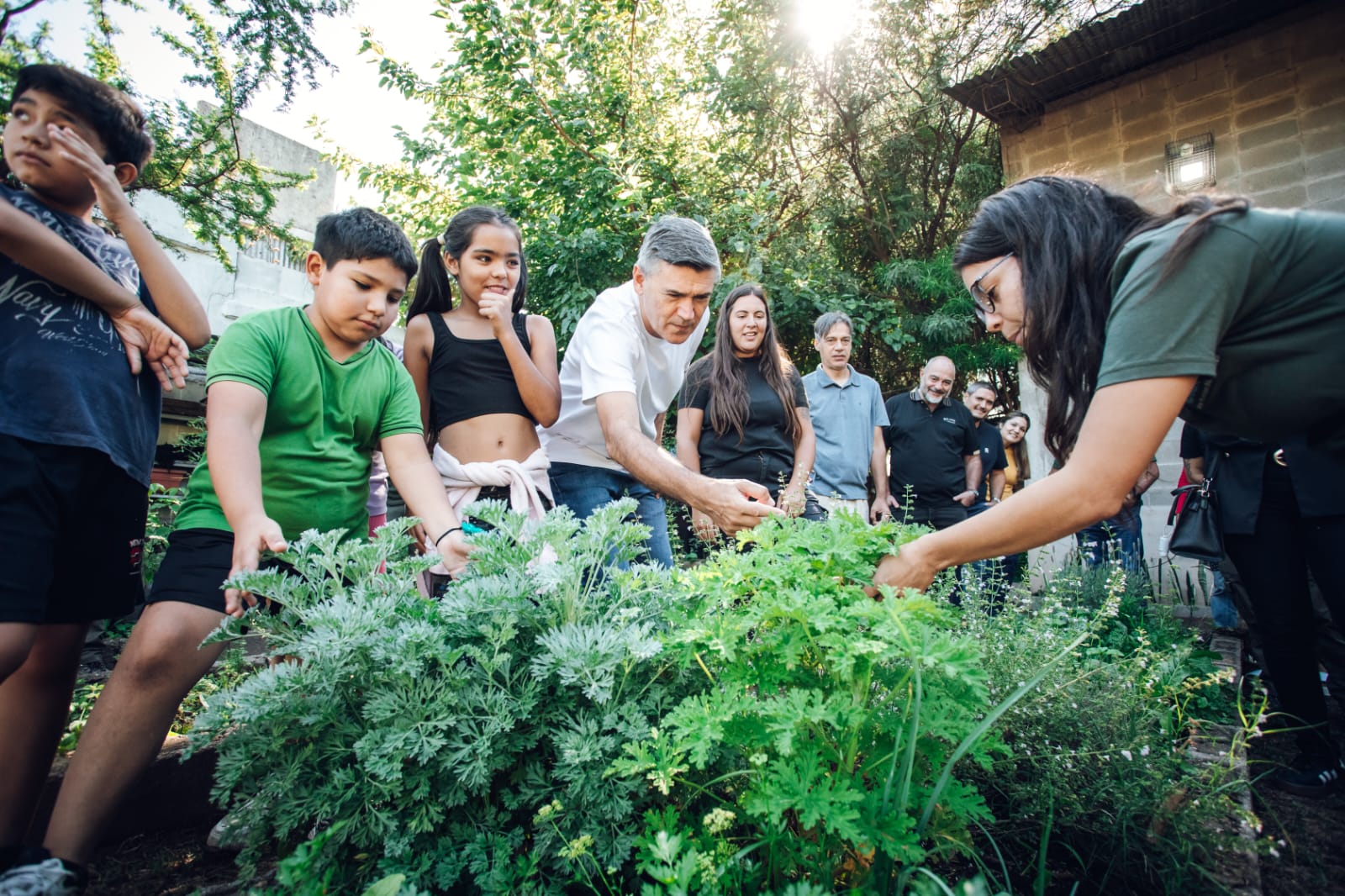 De baldío a modelo: Bella Vista consolida 24 huertas inclusivas, el intendente recorrió el espacio