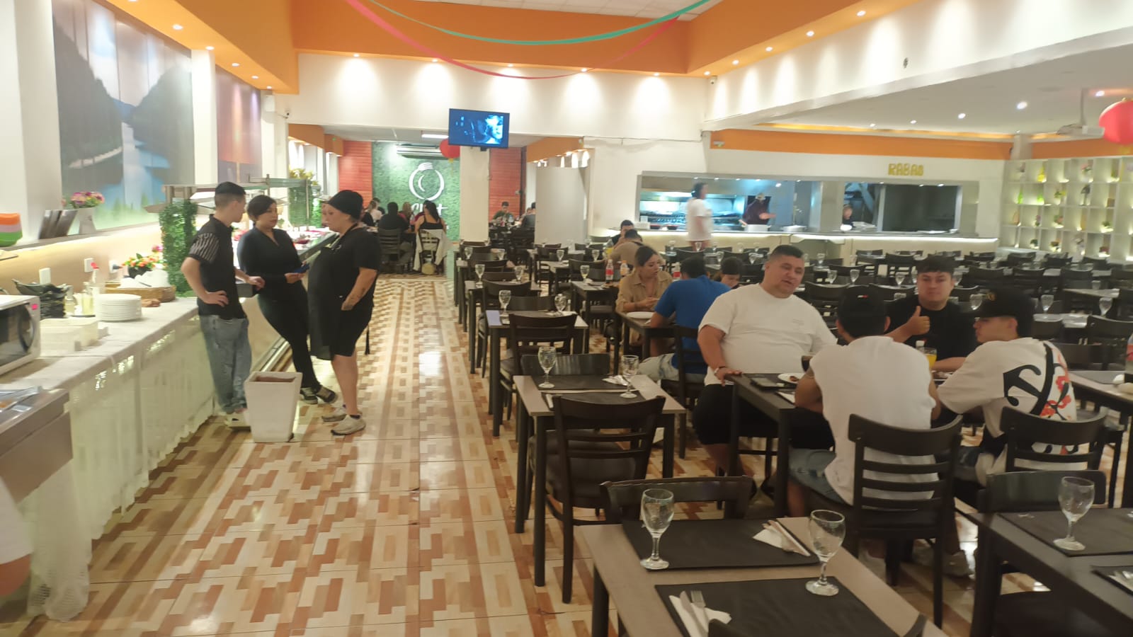 Viví una experiencia gastronómica única en Clayt Restaurante y celebrá el Día de la Mujer con sorpresas y un show especial.