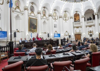 Debate sobre inteligencia artificial en la Legislatura Histórica de Córdoba
