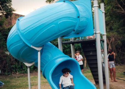 Quedó inaugurada la primera plaza del plan “Nos vemos en la plaza”, con la presencia de Llaryora, Passerini y Pretto