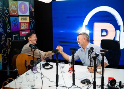 Pretto recibió a @camdelpueblo en su streaming y hablaron de cultura joven, música y la vida en Córdoba