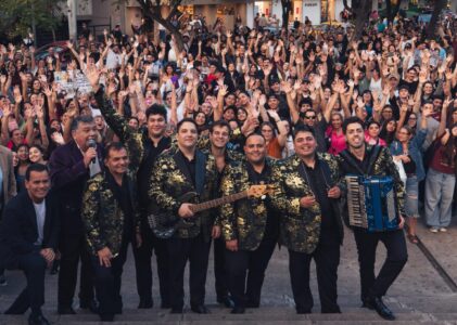 Los Palmeras hicieron vibrar el Buen Pastor con una intervención a pura cumbia en Córdoba