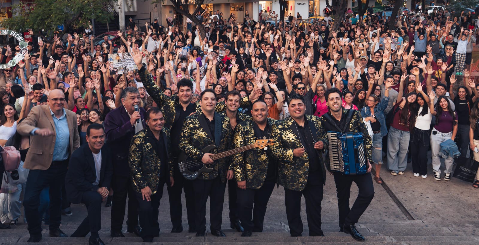 Los Palmeras hicieron vibrar el Buen Pastor con una intervención a pura cumbia en Córdoba