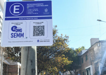 Córdoba implementa un nuevo sistema de estacionamiento medido: habrá exención para frentistas y personas con discapacidad