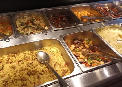 Clayt Restaurante: el tenedor libre más completo con parrilla, sushi, pastas, mariscos, helado libre y shows en vivo