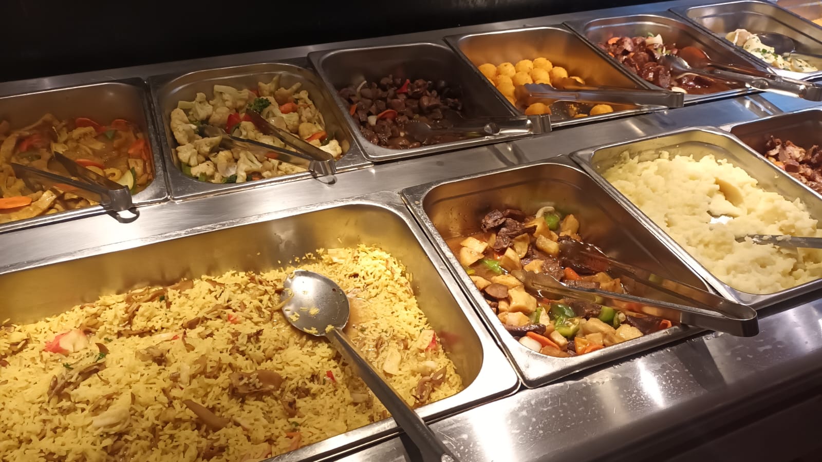 Clayt Restaurante: el tenedor libre más completo con parrilla, sushi, pastas, mariscos, helado libre y shows en vivo