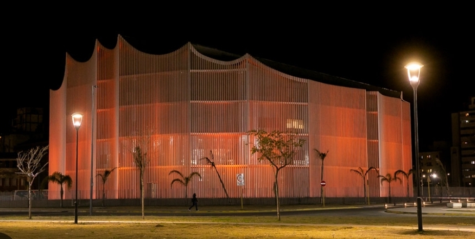 Córdoba se tiñe de naranja para concientizar sobre la Esclerosis Múltiple