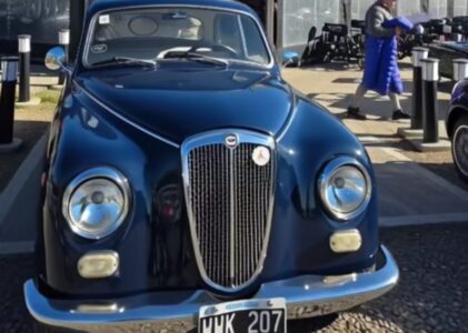 Autos con historia: el Concejo Deliberante homenajeó a la ACCAA por sus 50 años de trayectoria