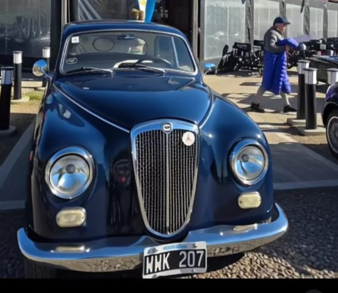 Autos con historia: el Concejo Deliberante homenajeó a la ACCAA por sus 50 años de trayectoria