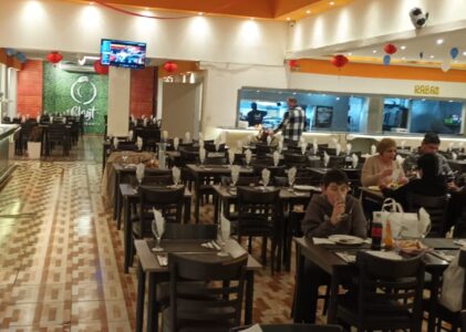 Clayt Restaurante celebra el Día del Amigo con promociones especiales, tenedor libre y brindis de regalo