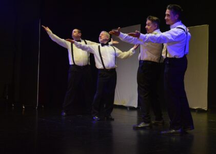 Los Marrapodi vuelven a escena para recorrer, con humor, la historia del teatro argentino