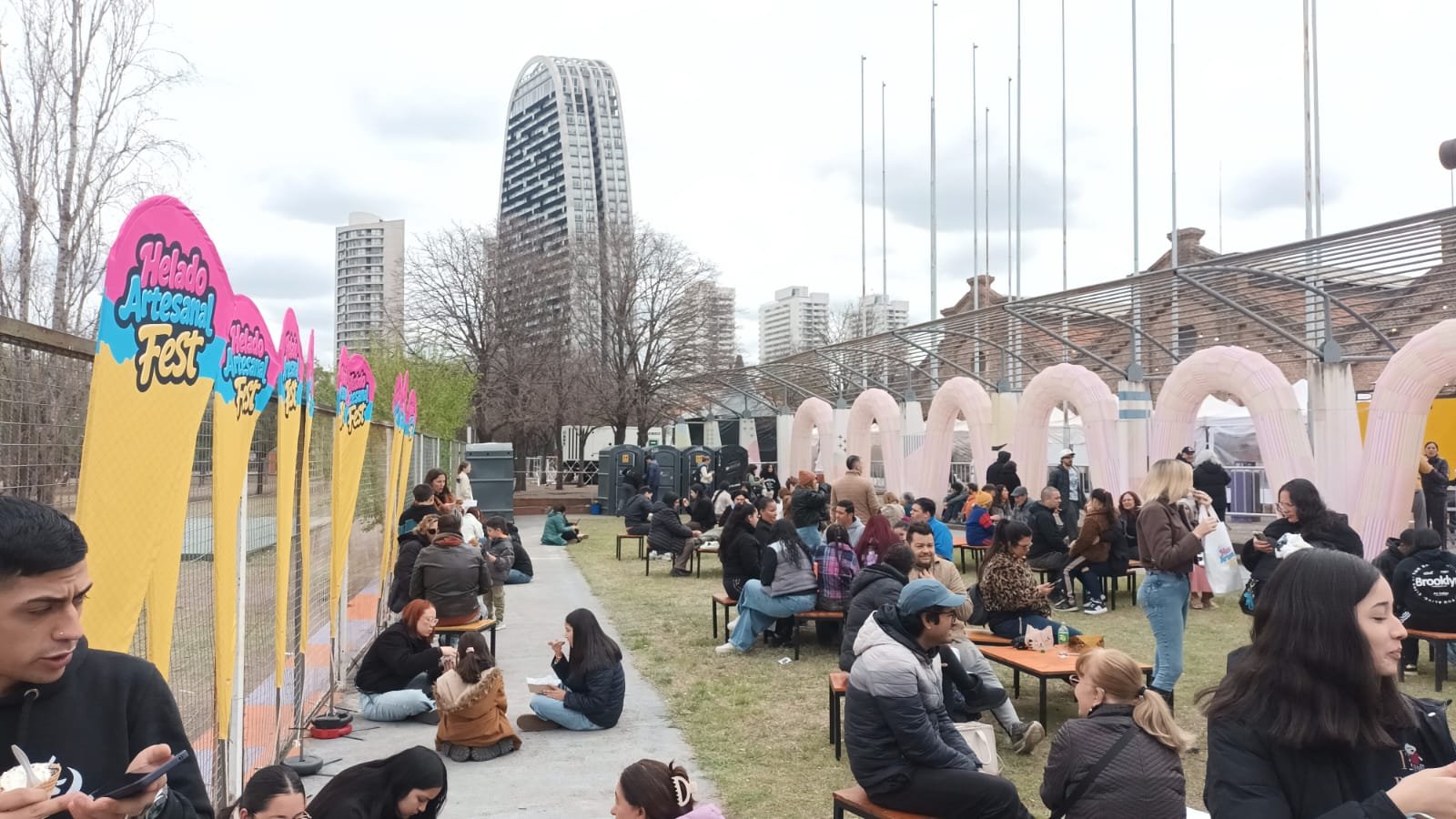 Éxito total del Helado Artesanal Fest: el viceintendente Pretto entregó un beneplácito al Sindicato de Pasteleros